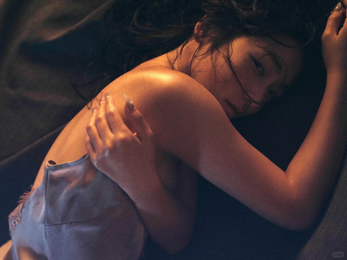 居家的惬意时光⚫️暗调氛围感少女写真