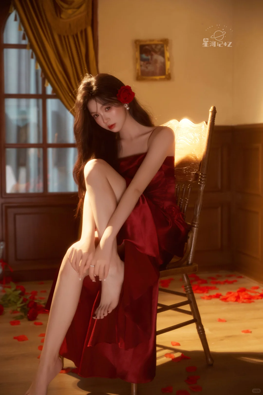 红裙与玫瑰🌹这一刻的温柔缱绻是永恒定格✨