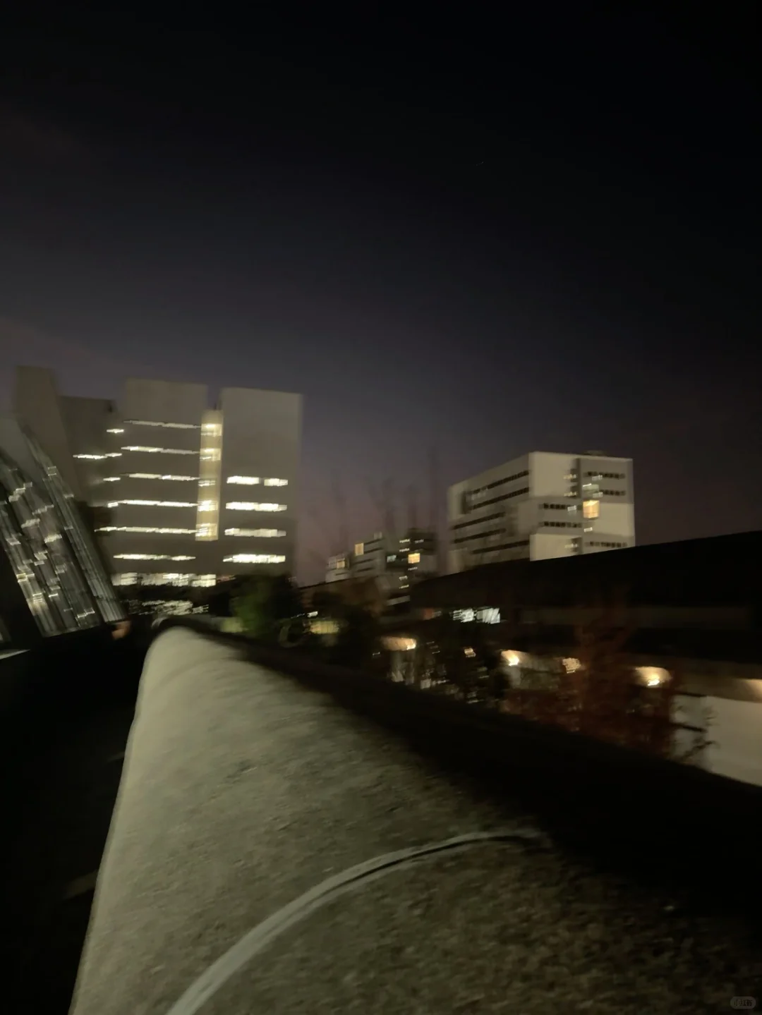 成熟女人只会难过一个夜晚。