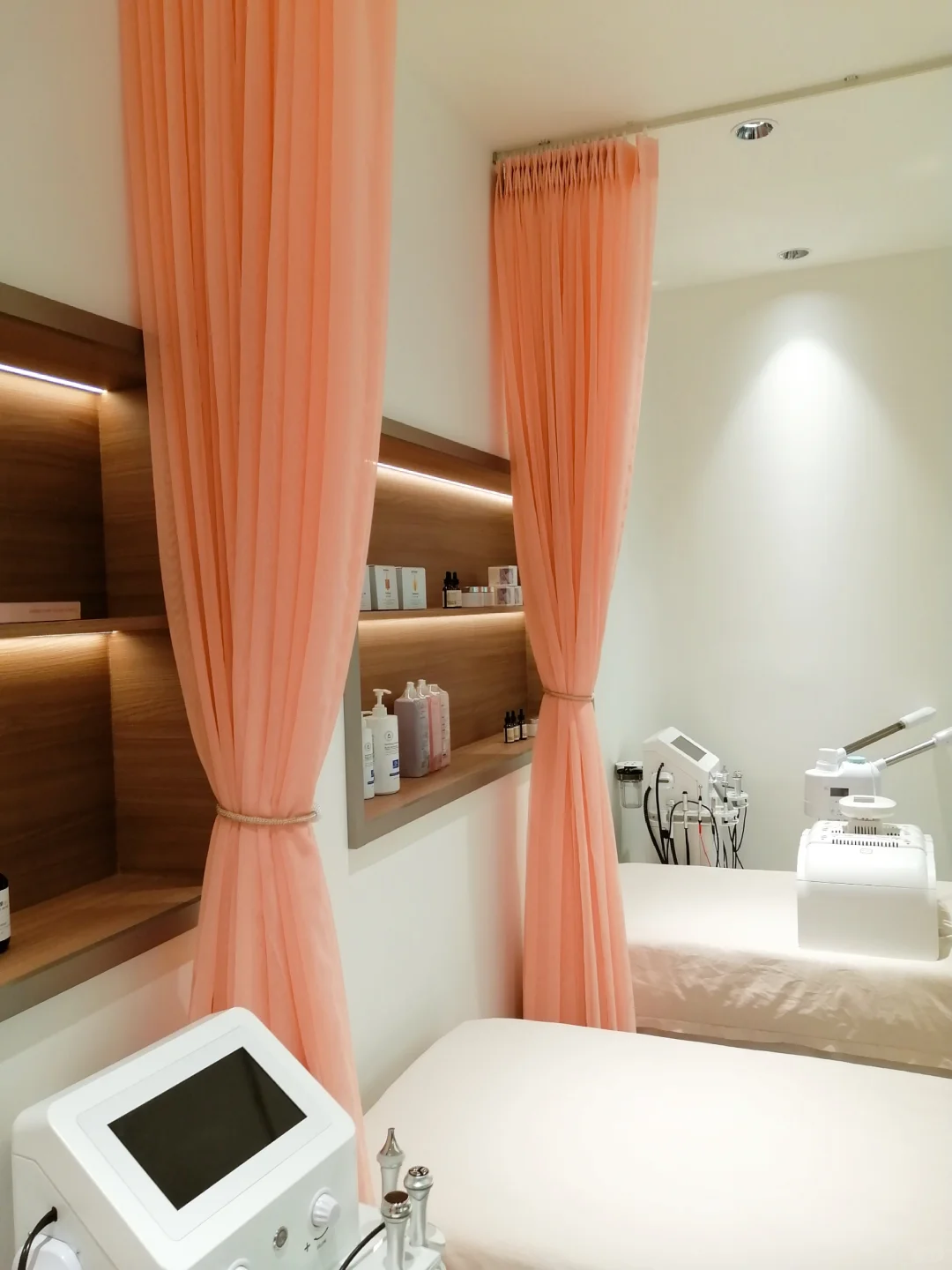 专业宠肤好时光，女生冬天也要呵护好皮肤哦