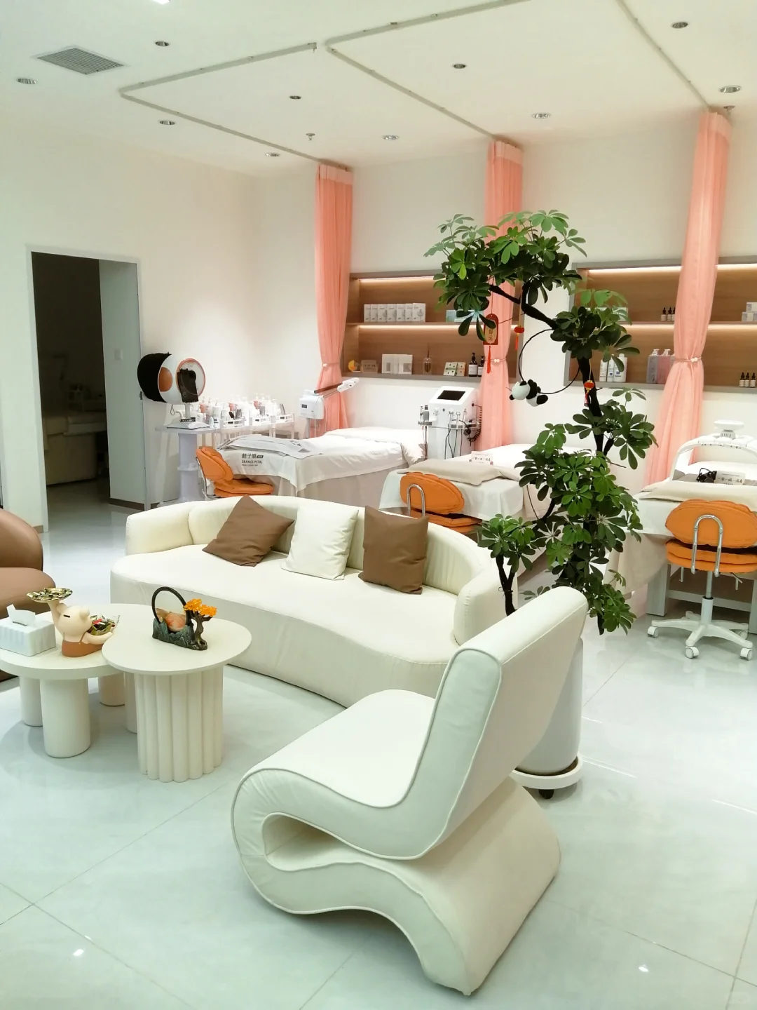 专业宠肤好时光，女生冬天也要呵护好皮肤哦