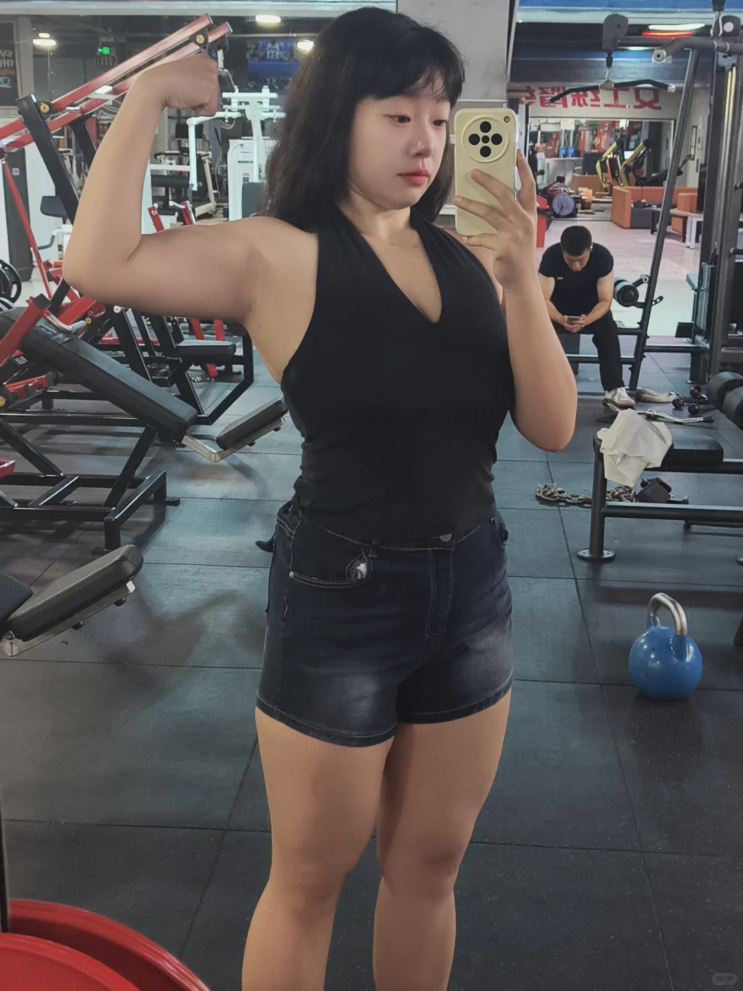 小练一下，健身房拍照📷