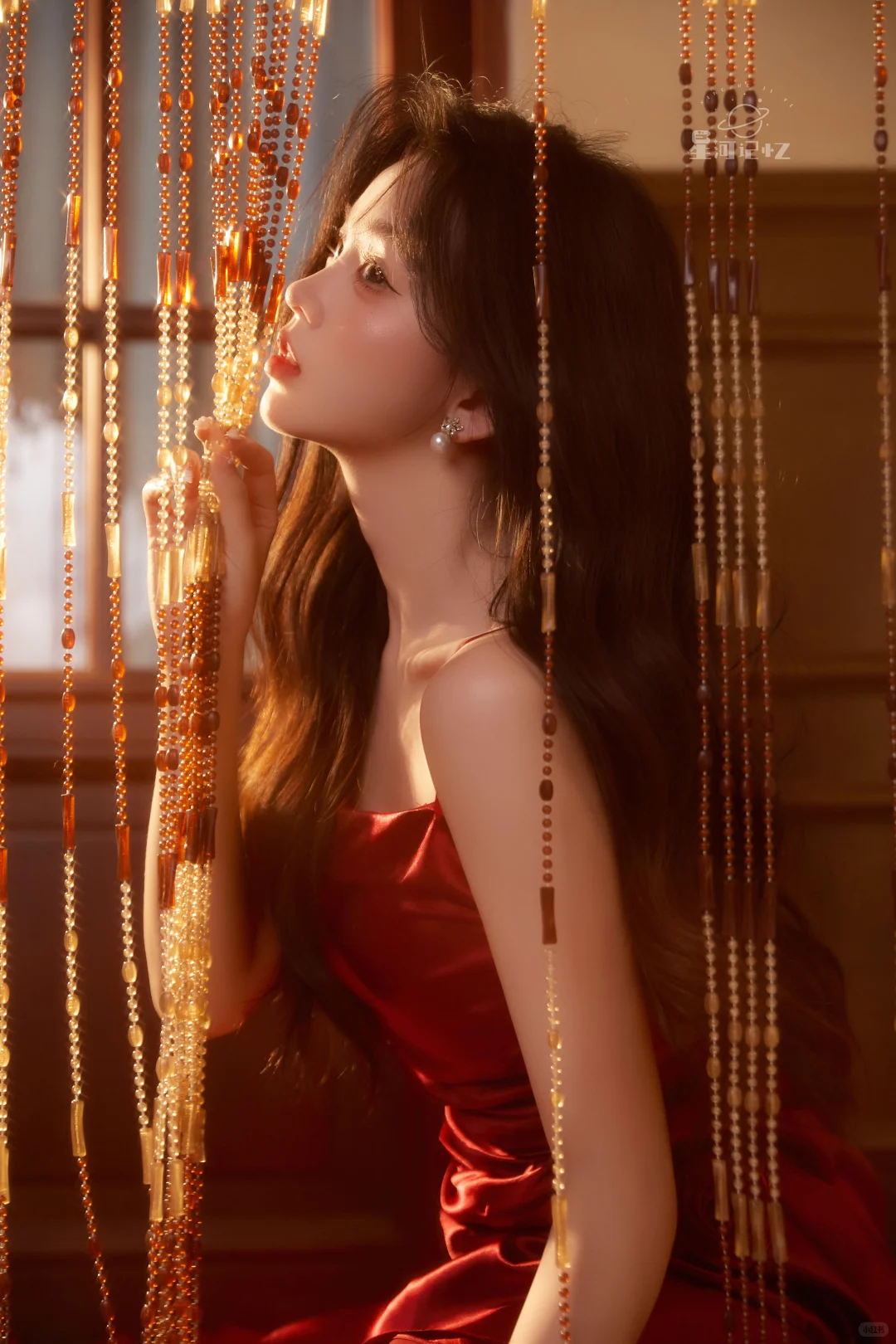 红裙与玫瑰🌹这一刻的温柔缱绻是永恒定格✨