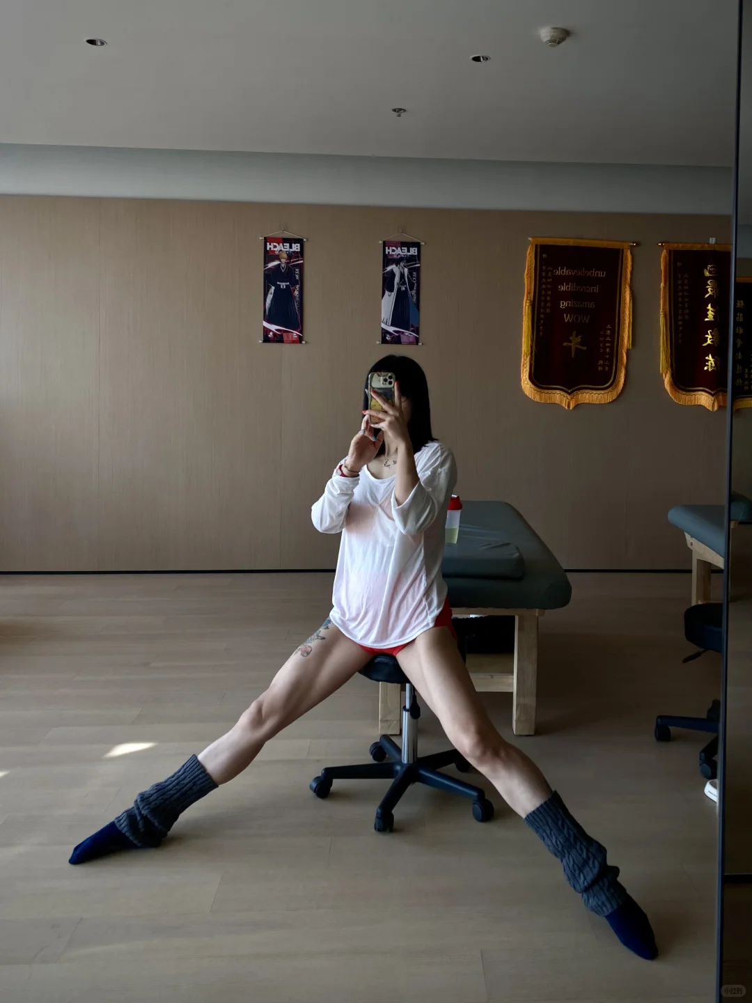 第五张有男网友问：只有女人喜欢我这种腿吧