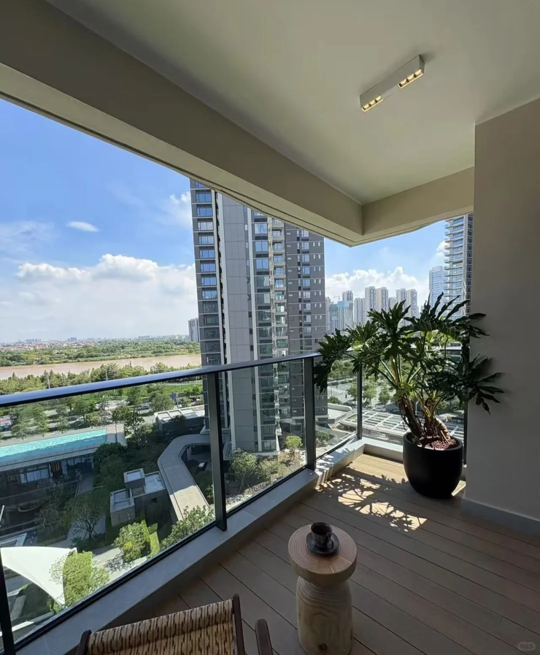 #85后美少女看房第3站之保利阅江台·江缦