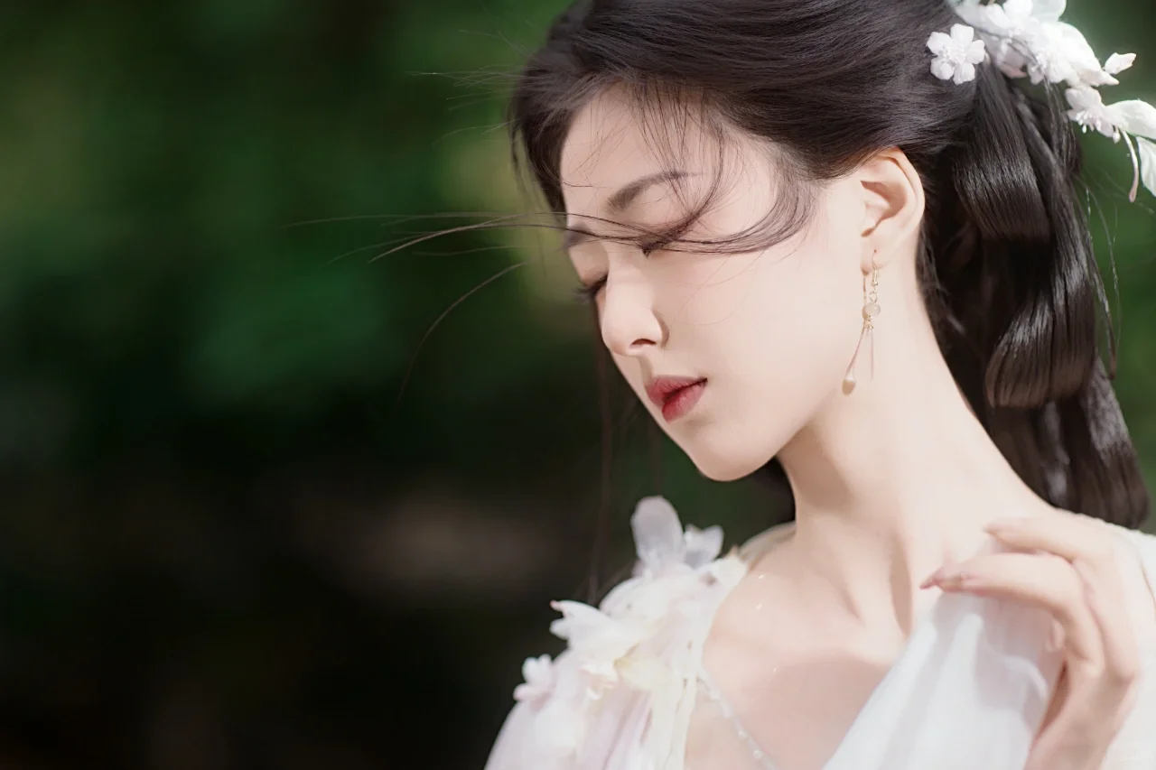 “她站在那，就是故事的开头”