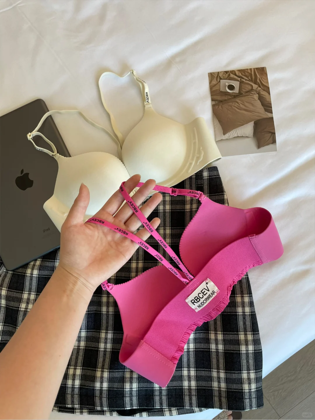 给小胸圆盘胸一点震撼！😱真的自然爆沟🪝了！