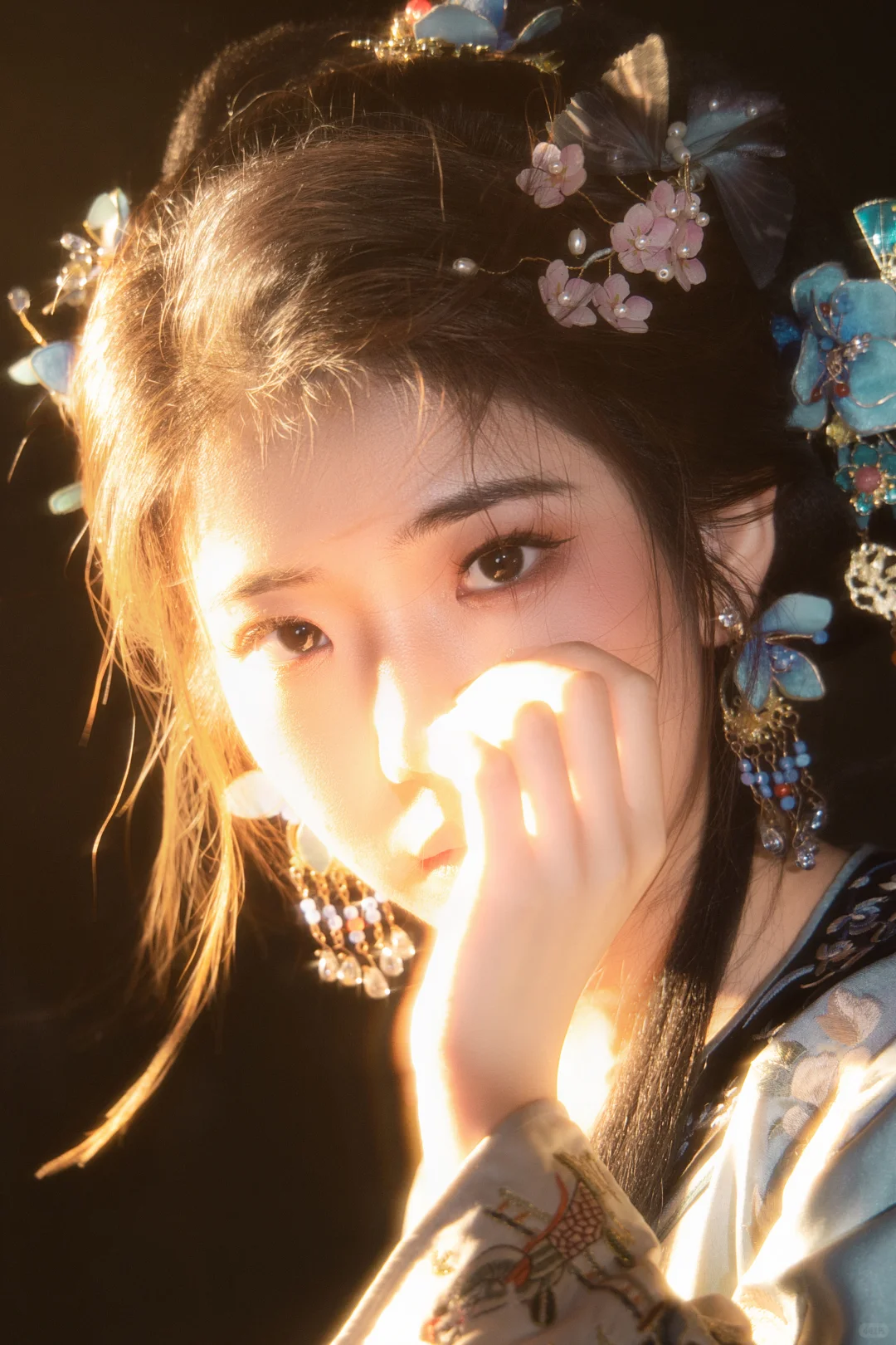 清汉女｜“笼中鸟，池中鱼，院中人”