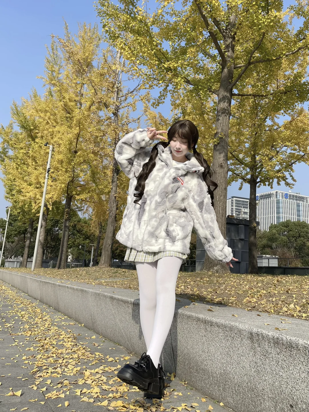 和银杏合照咯～毛茸茸➕白色连袜裤太绝啦
