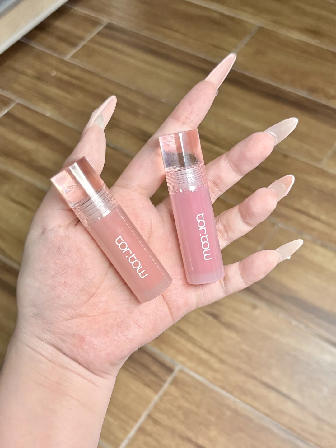 素颜党狂喜！这支奶霜唇釉焊在嘴上了！