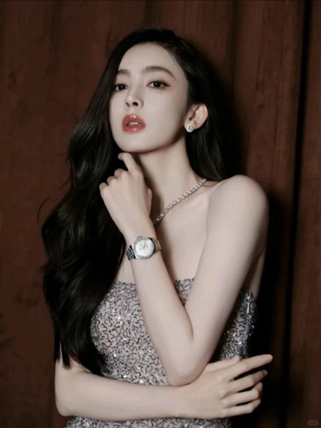 娜扎： 不一样的性感优雅风～