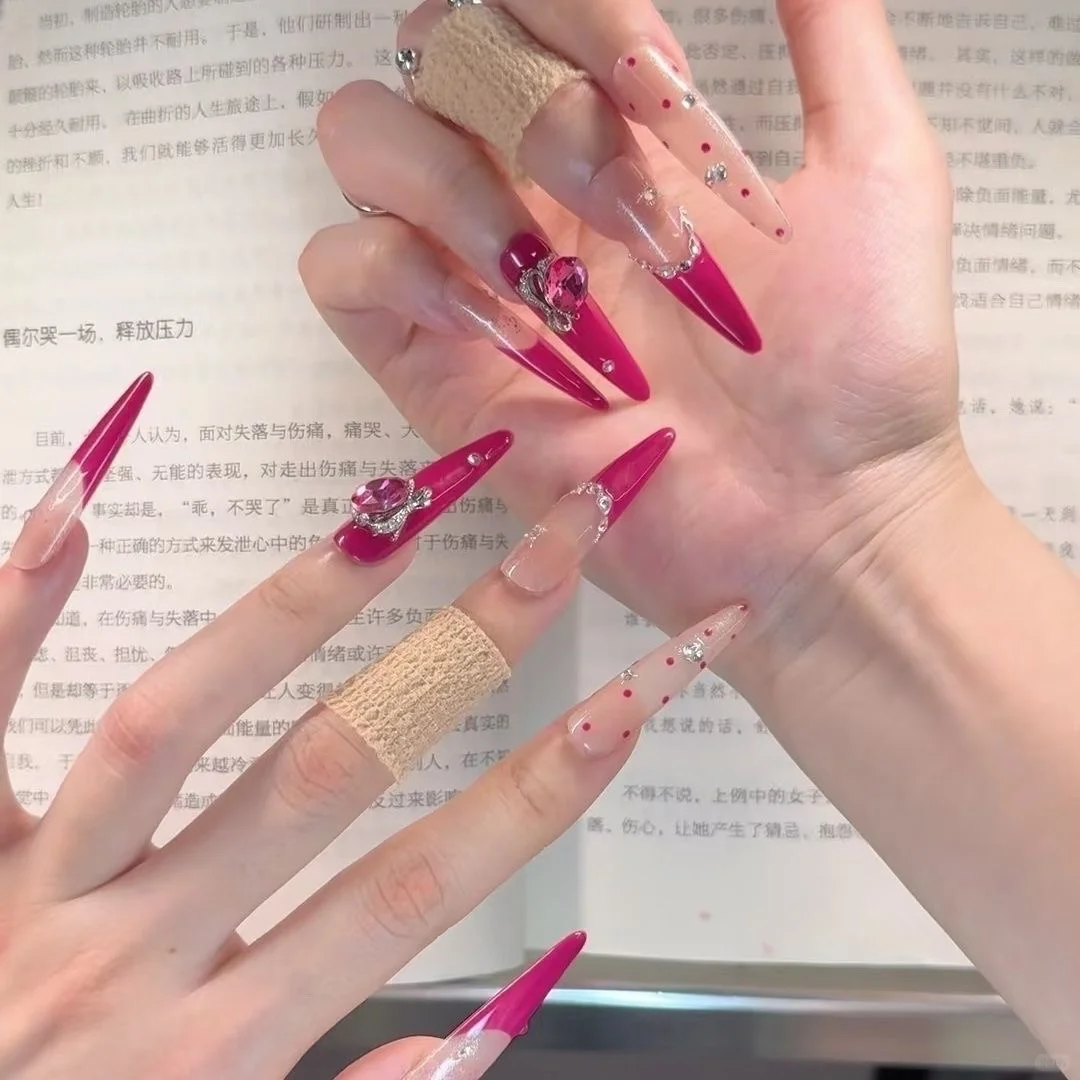 存一些娇艳大美女风格的美甲