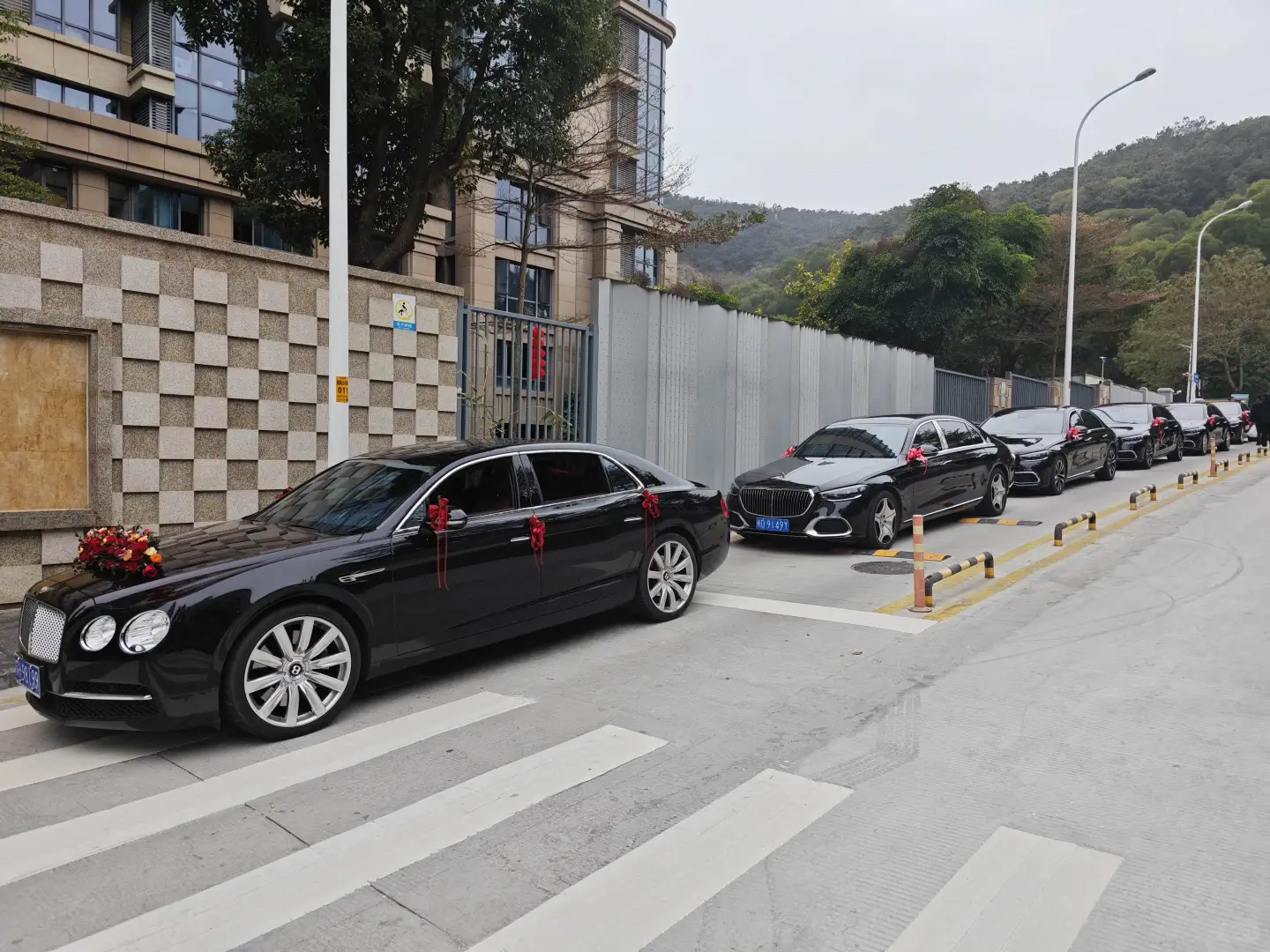 广州街头超吸睛的婚礼车队，仪式感拉满