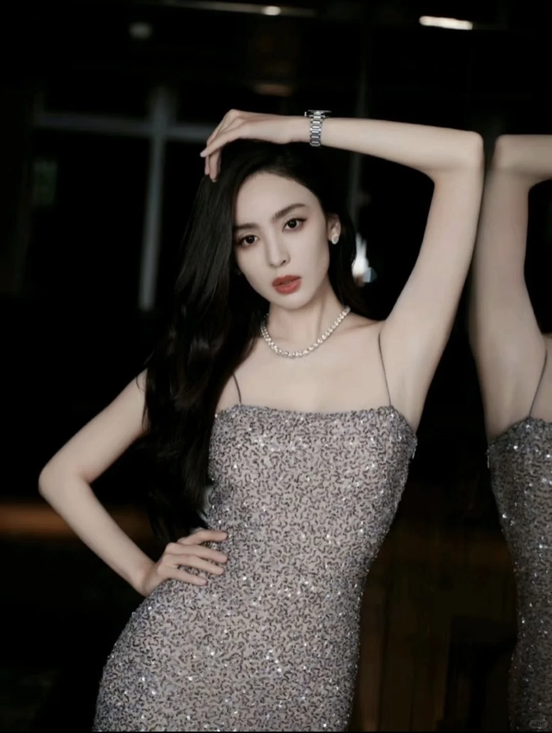 娜扎： 不一样的性感优雅风～