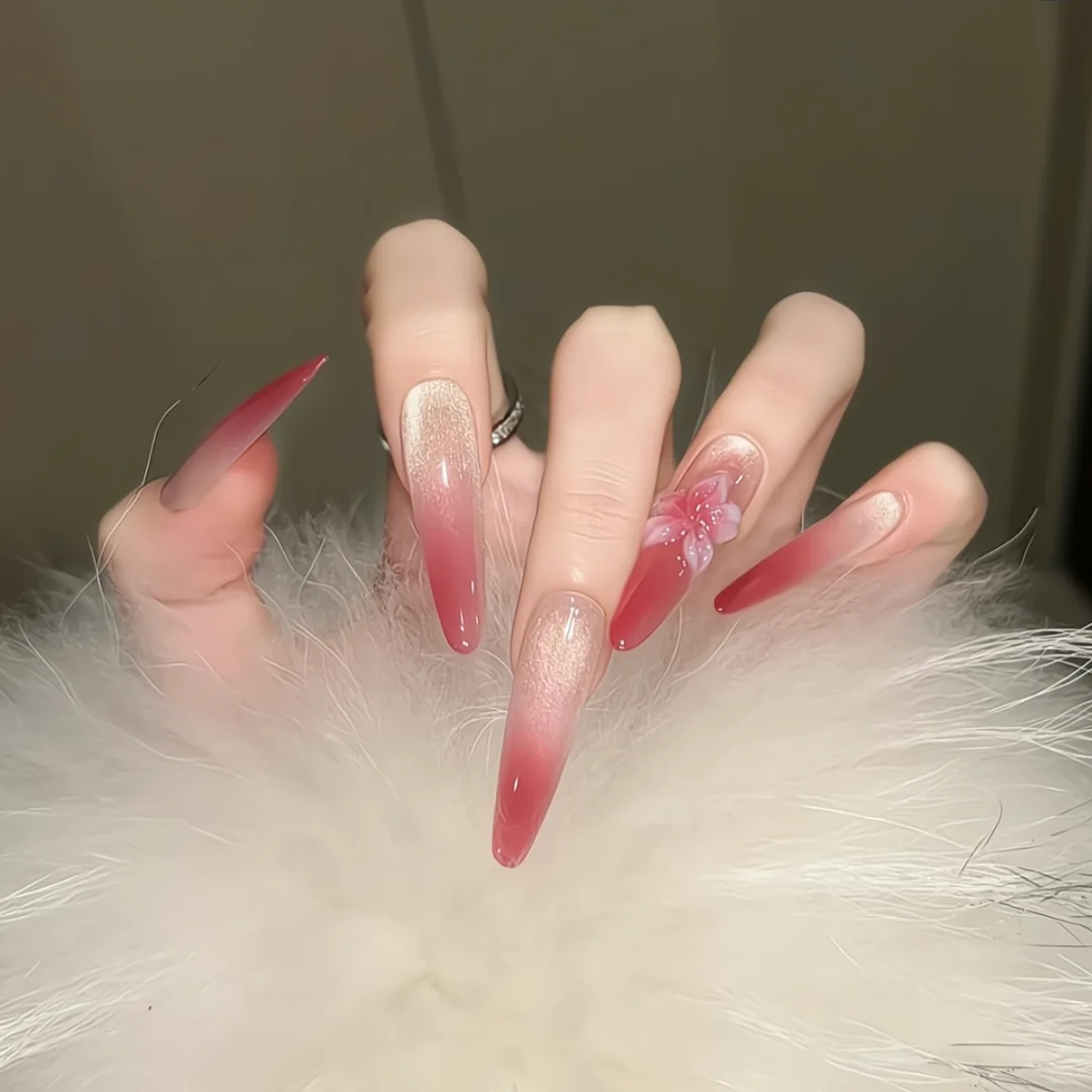 存一些娇艳大美女风格的美甲