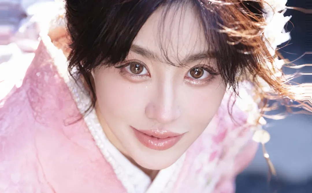 孙子的衣服全靠爷爷的美貌撑着