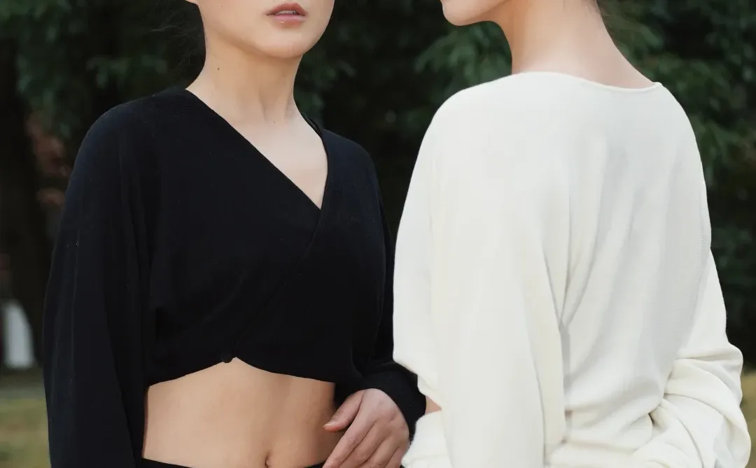 我们一个像夏天一个像秋天