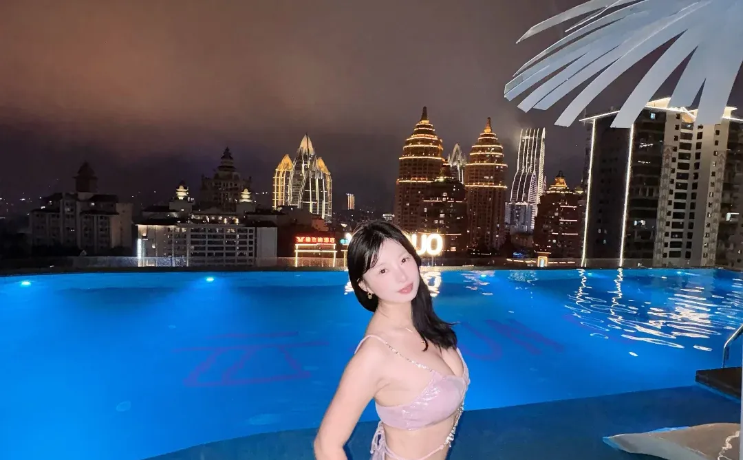 跳进泳池，梦游人间灯火～