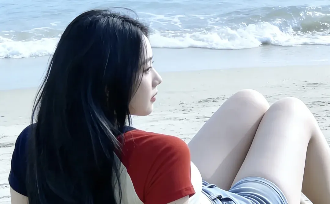 这里真的好好拍ins风！海边女孩穿搭👙