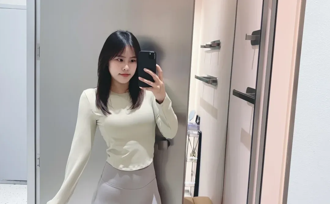 穿瑜伽服上班的403day ！