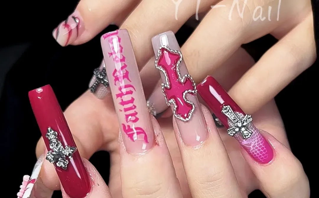 真的没人喜欢这种辣妹款的美甲吗？！