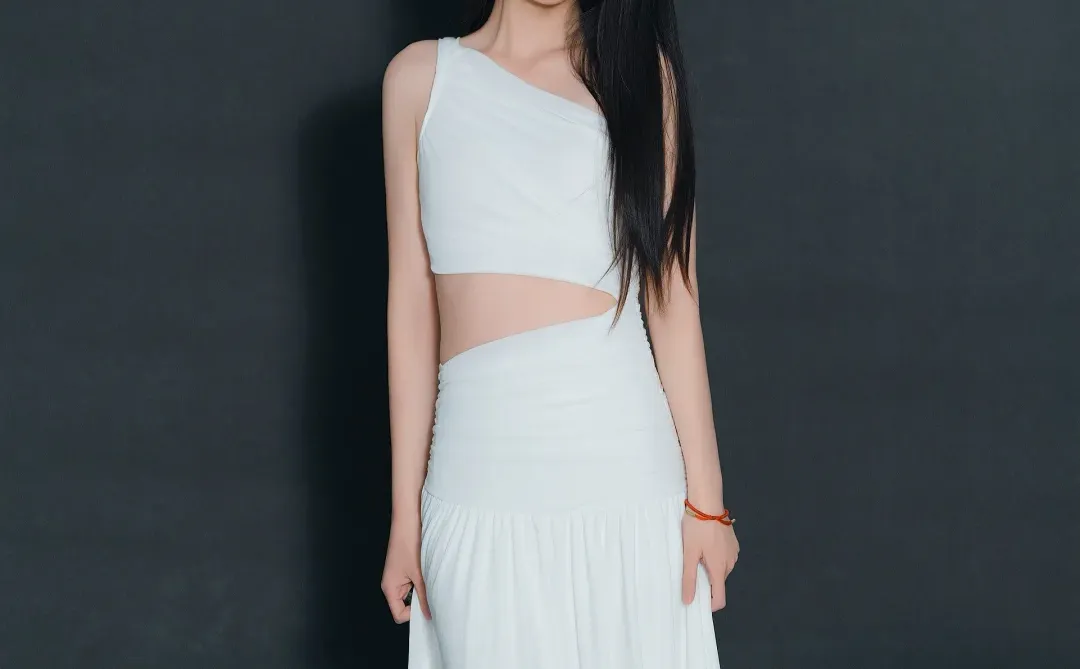 模特:小李 风格:冷艳