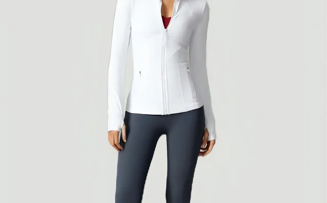 瑜伽服的时尚公式：运动服也能穿出街拍感