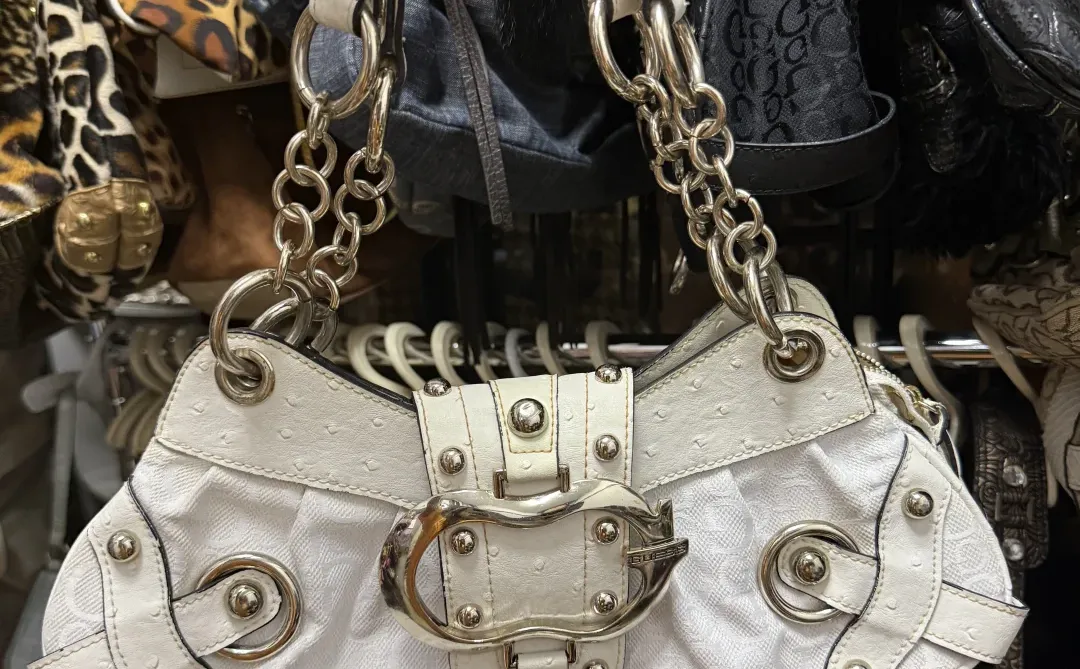 售出欣赏｜辣妹无法拒绝的Guess中古包❤️‍🔥