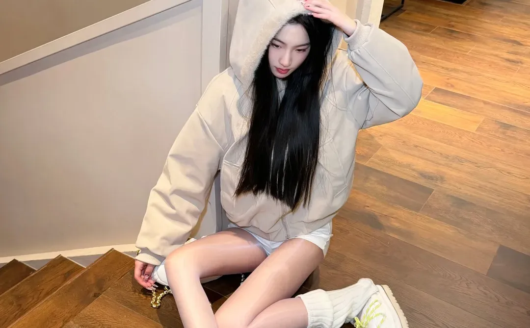 白袜套➕白丝 ❄️冬日软软糯糯的～