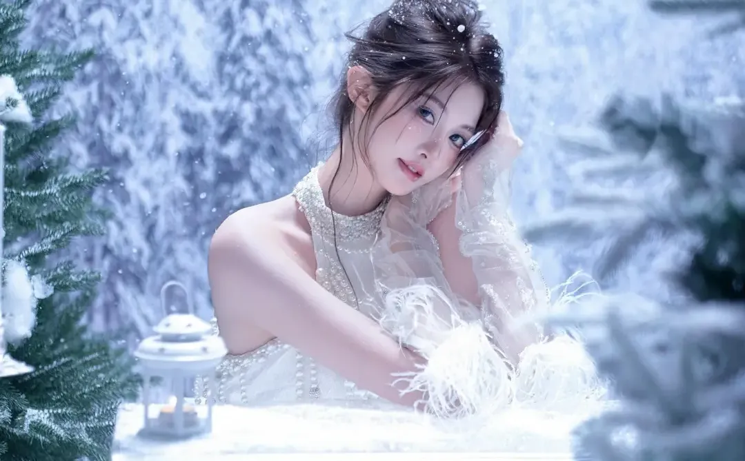 冬季限定🎄⛄️白色纯欲圣诞氛围少女写真