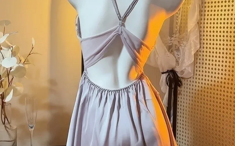 沦陷了💜这刺绣睡裙把纯欲焊在身上