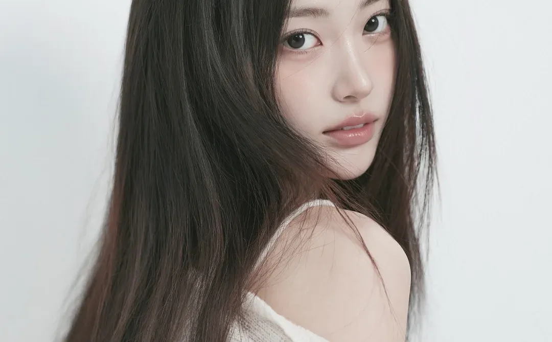 🌸 温柔纯欲风写真｜长发+白毛衣=氛围感