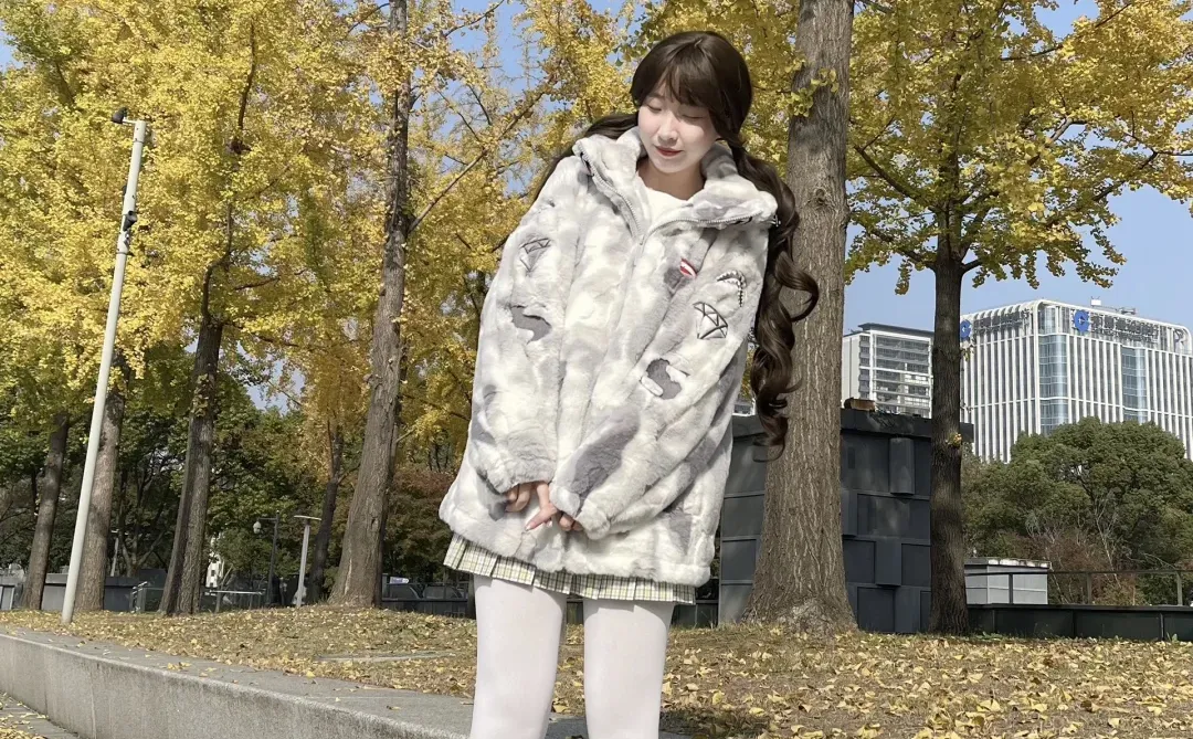 和银杏合照咯～毛茸茸➕白色连袜裤太绝啦