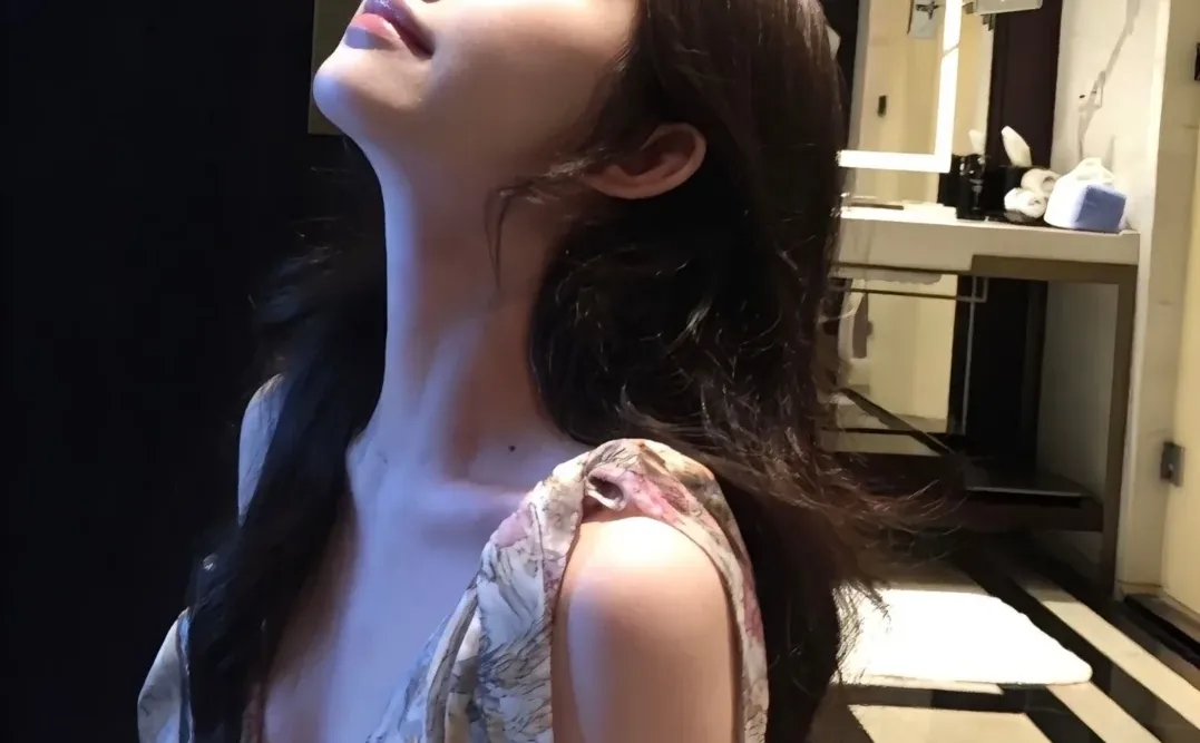 啊啊好美！wechat聊天都有欲望！