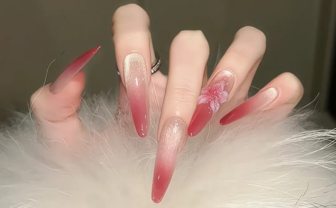 存一些娇艳大美女风格的美甲