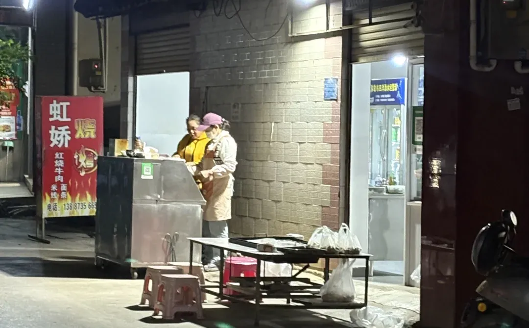 这家好吃难找的弥勒烧烤竟是一个石屏人推荐
