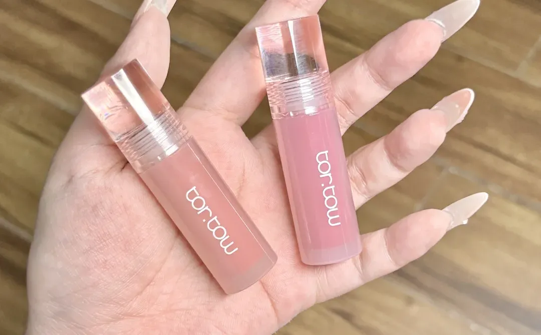 素颜党狂喜！这支奶霜唇釉焊在嘴上了！