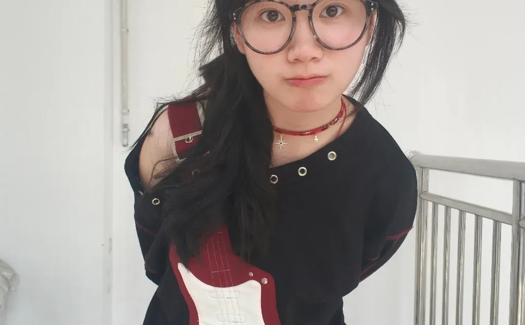 轻亚穿搭｜这么穿好像有点奇怪…但好看～