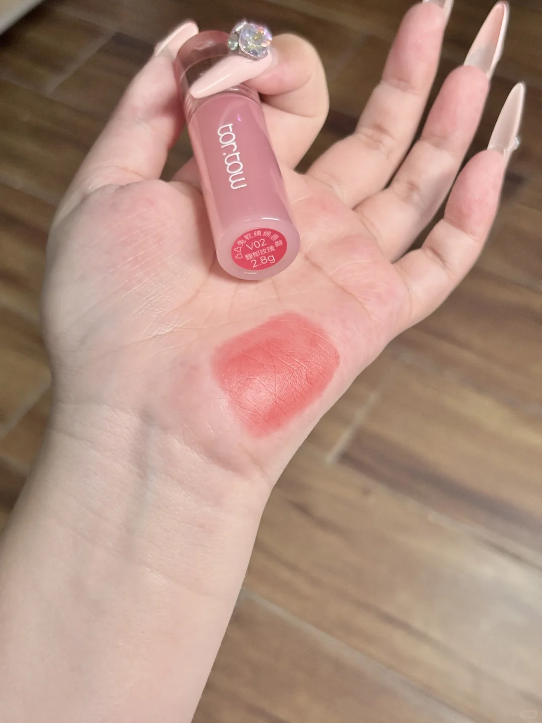 素颜党狂喜！这支奶霜唇釉焊在嘴上了！