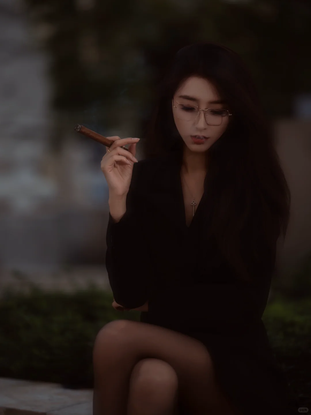 你的爱就像烟圈 不久便消散了