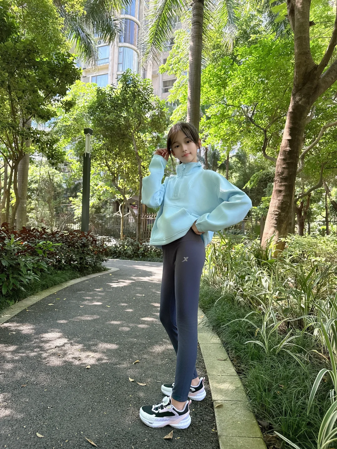 秋日踏青 是蓝色系的大长腿芊芊