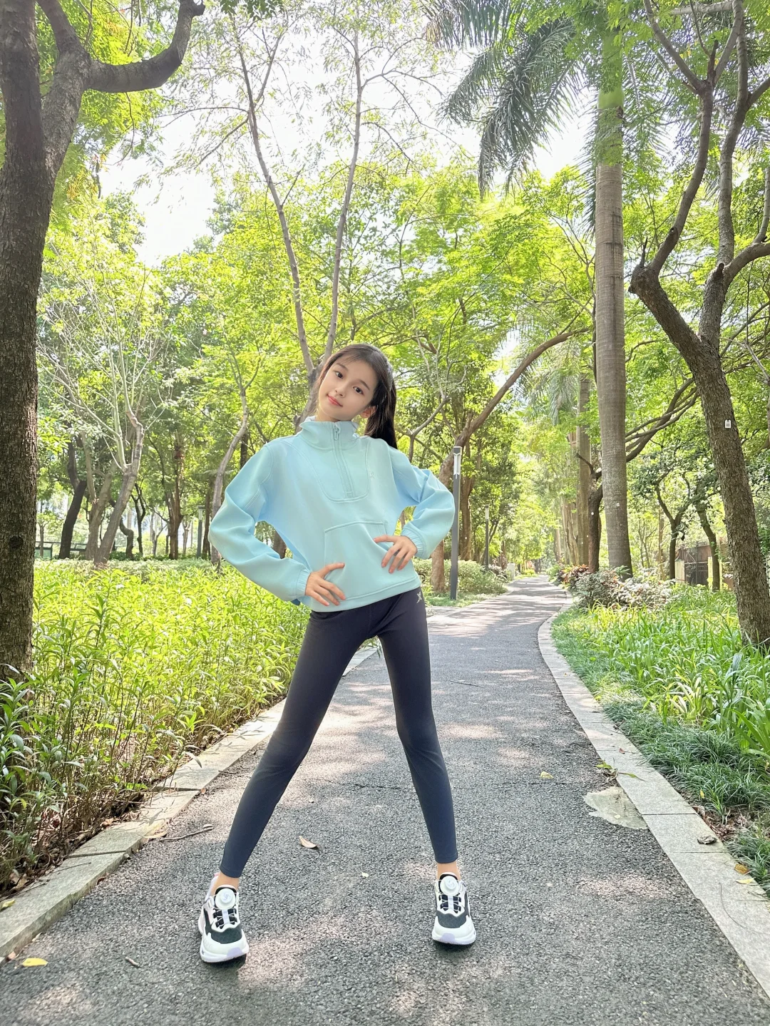 秋日踏青 是蓝色系的大长腿芊芊