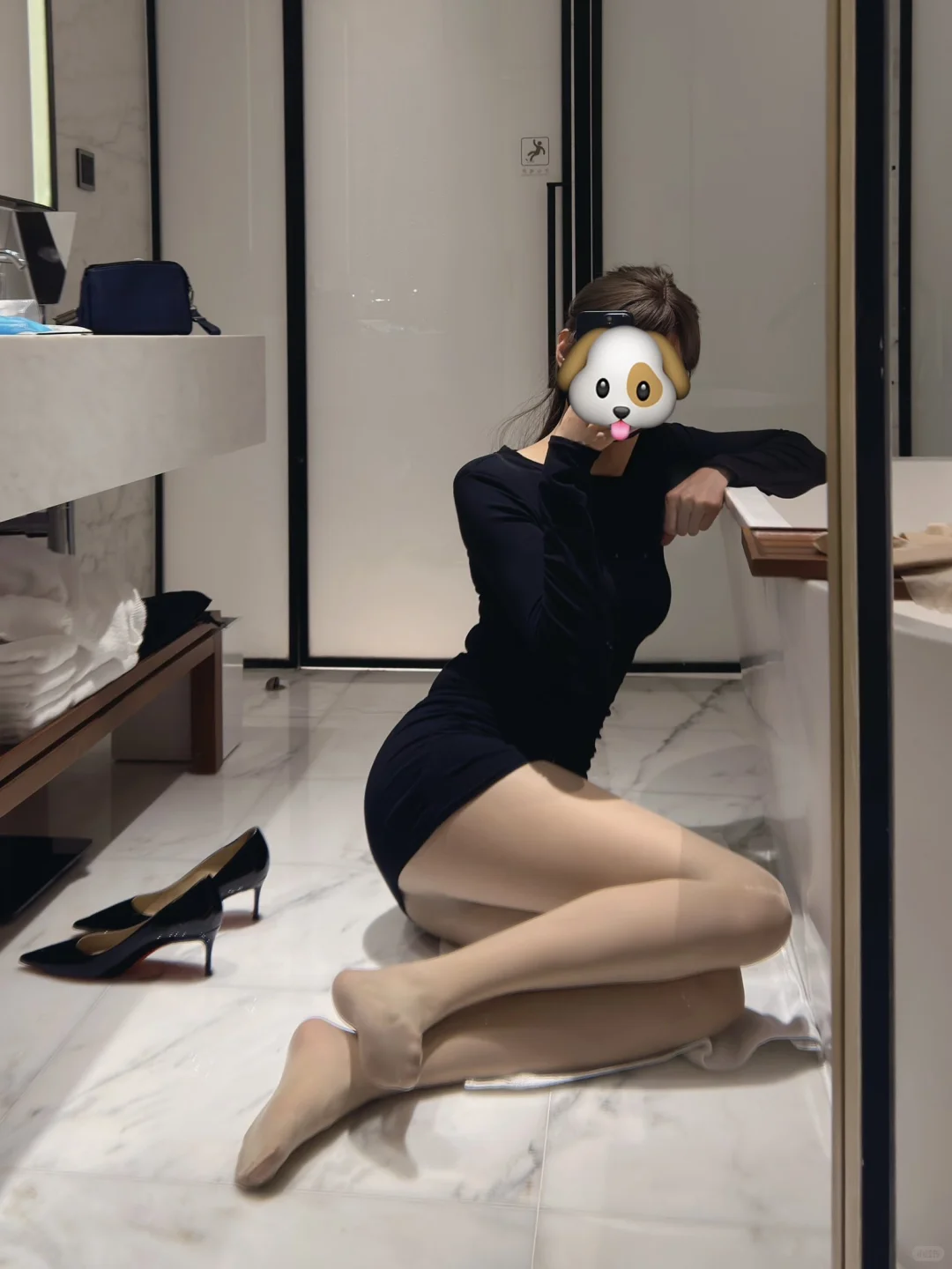 黑裙+丝袜高跟，御姐风狠狠拿捏了