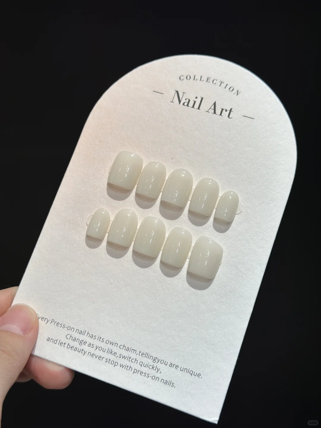 赵露思同款纯欲风美甲｜这颜色是动物奶油吧