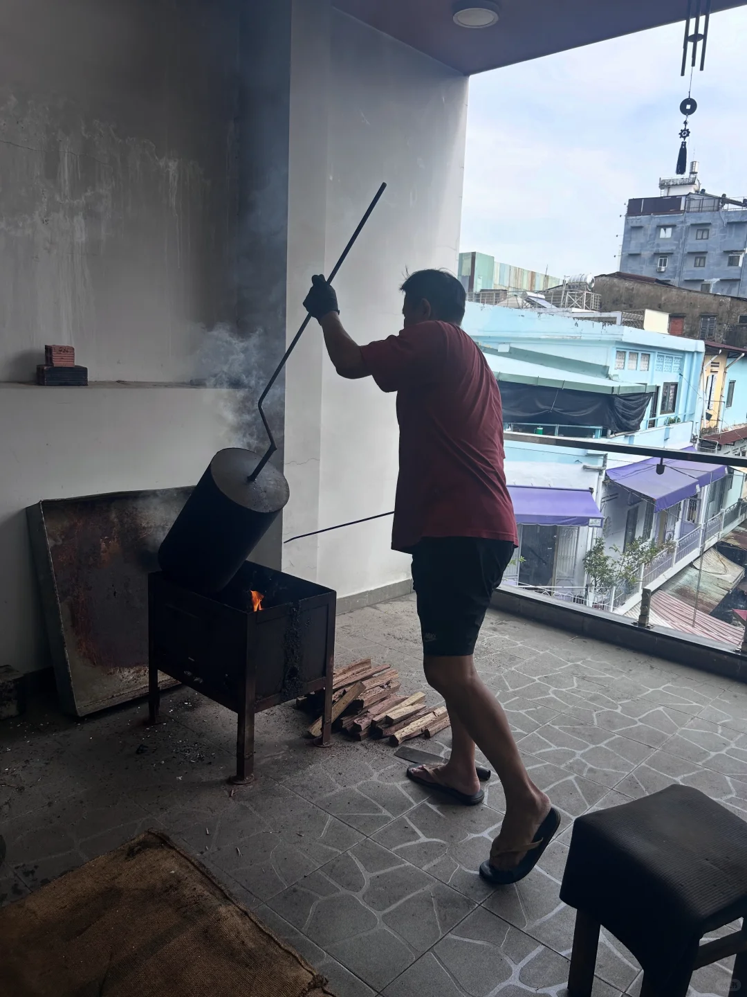 在五郡吃早茶喝咖啡看大爷炒豆子