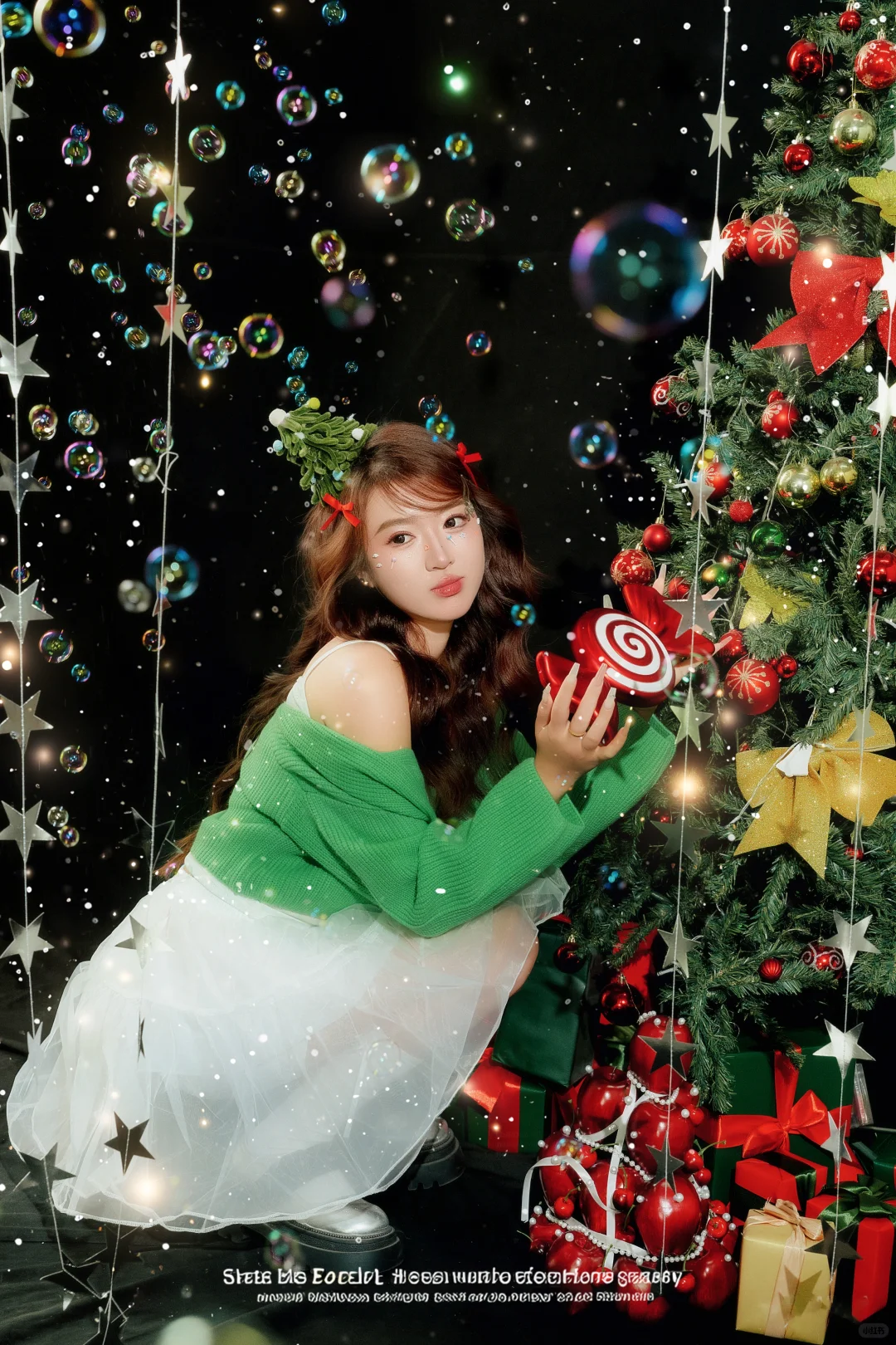 被圣诞树和泡泡包围的精灵🧚‍♀️