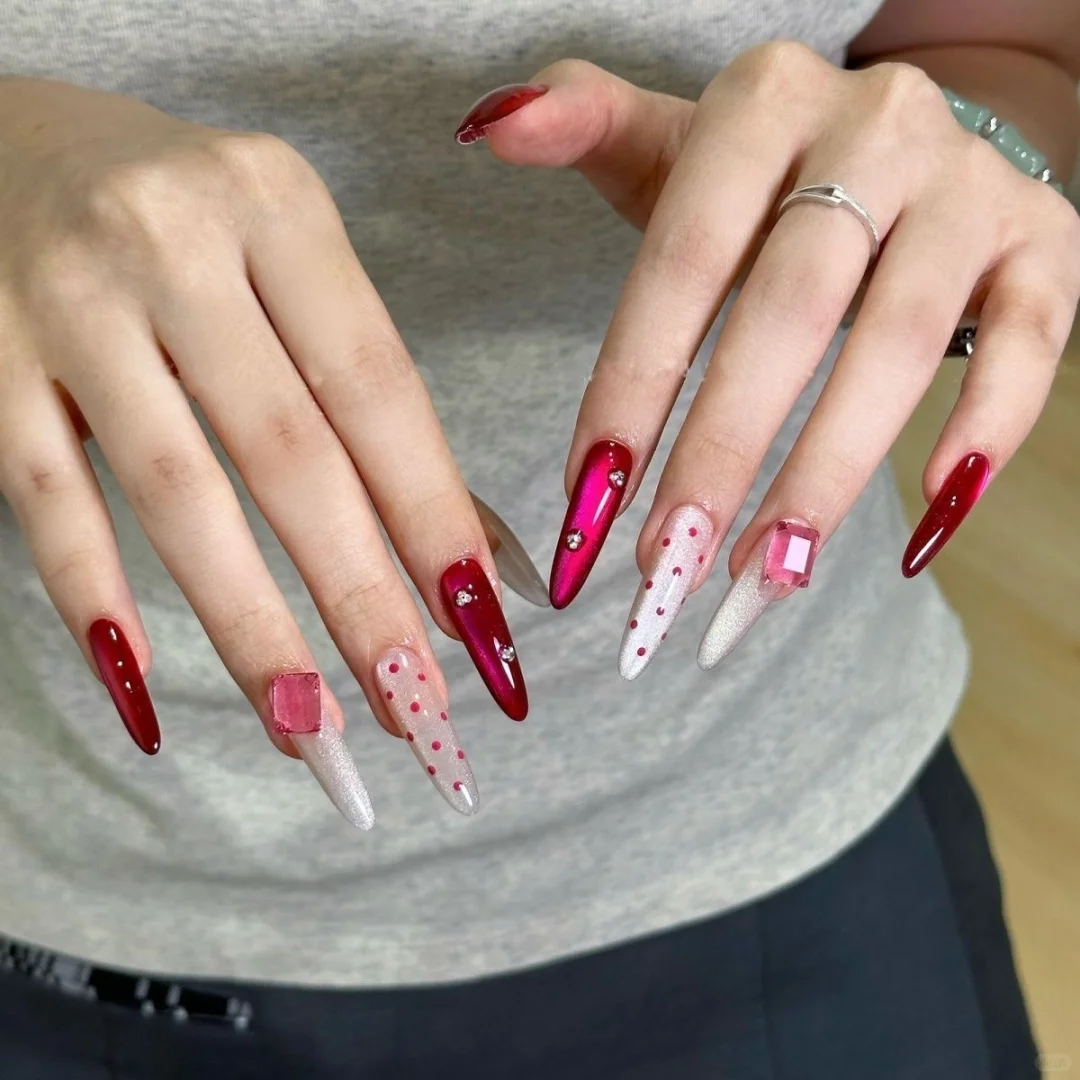 存一些娇艳大美女风格的美甲