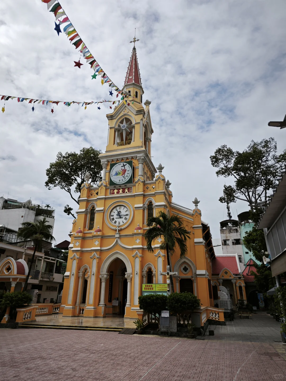 在五郡吃早茶喝咖啡看大爷炒豆子