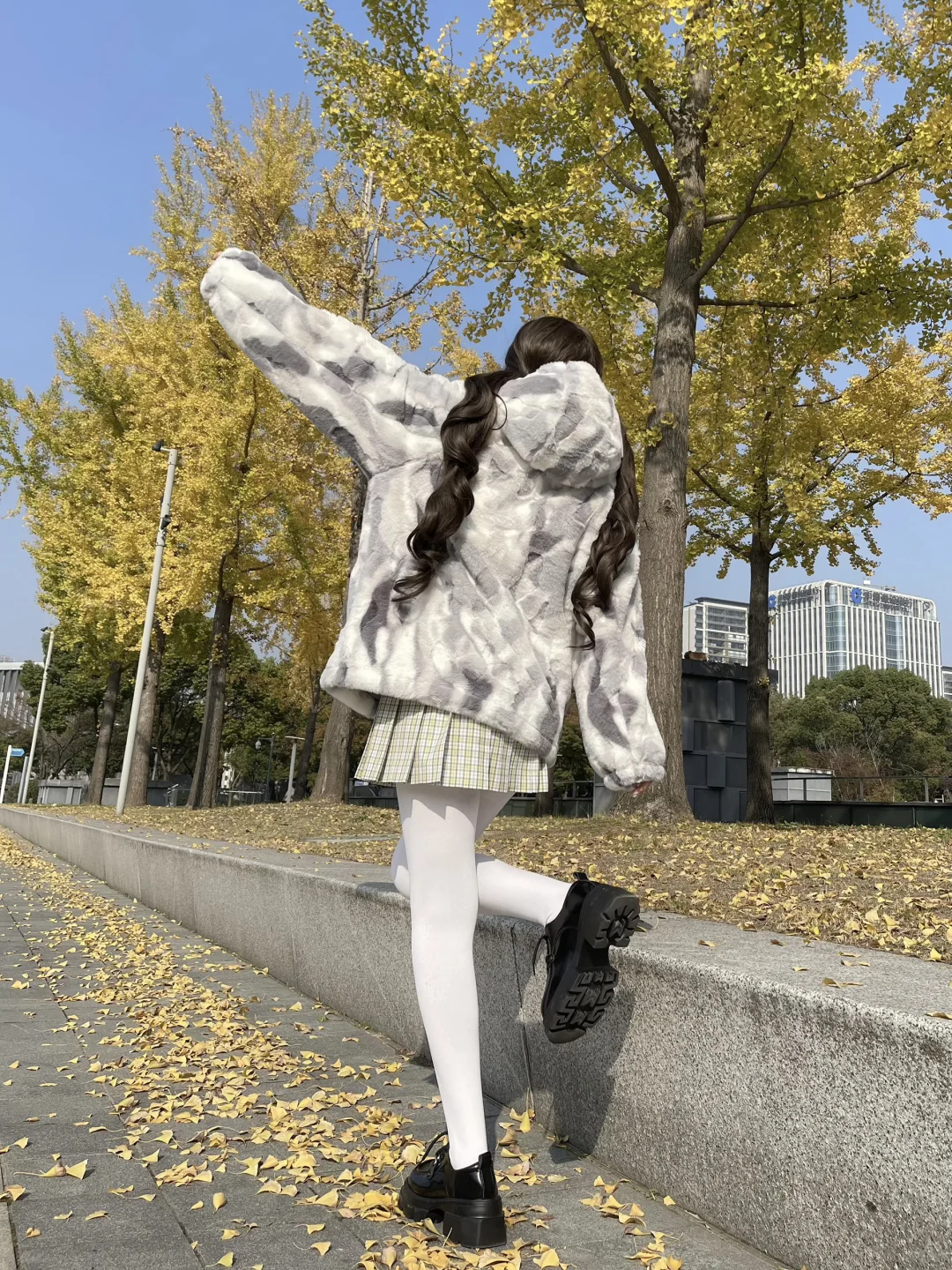 和银杏合照咯～毛茸茸➕白色连袜裤太绝啦