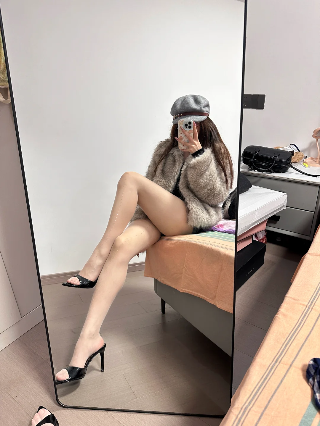 御姐感坐姿拍照姿势分享